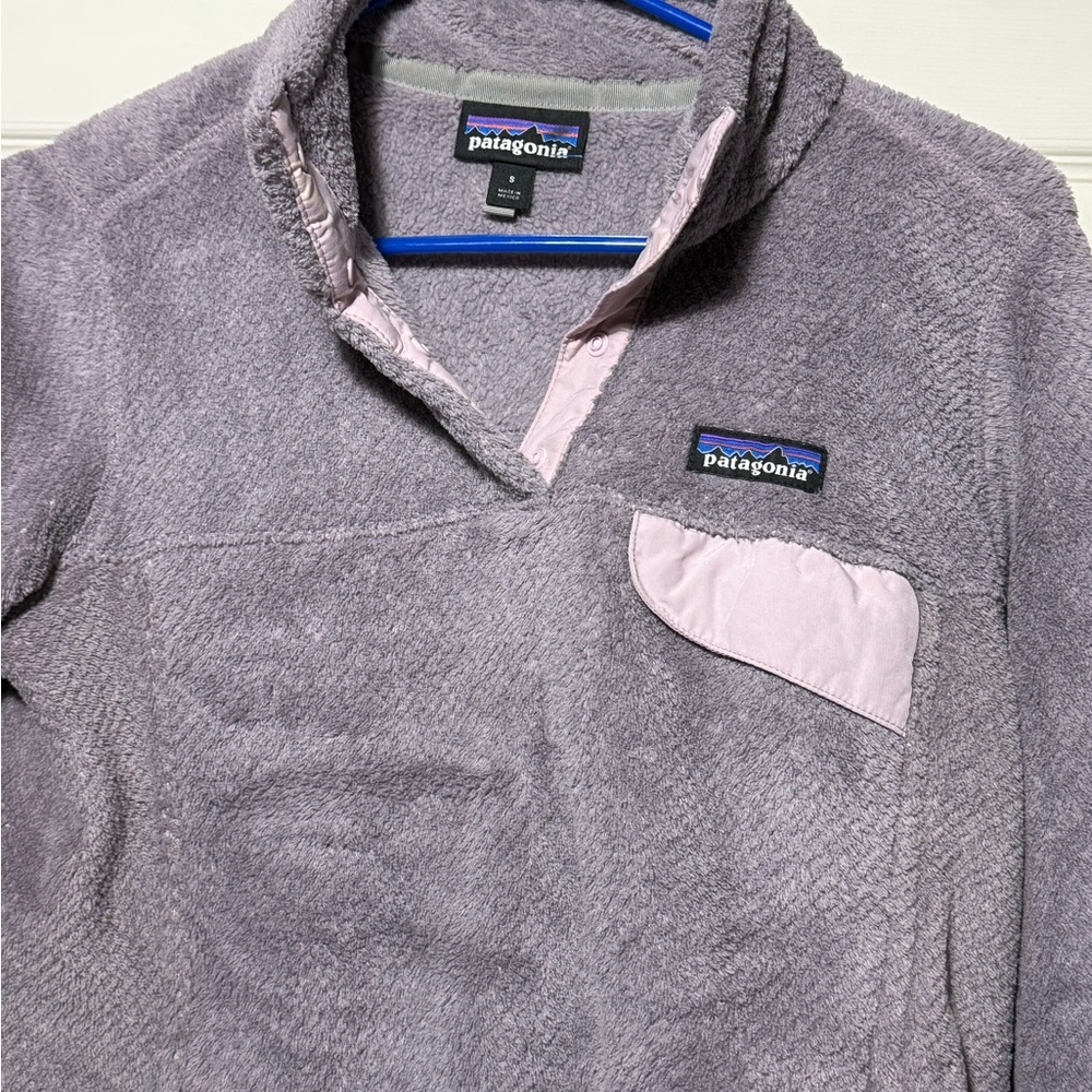 Patagonia Fleece Pullover in Light purple with Pale Pink Trim - Picture 2 of 5